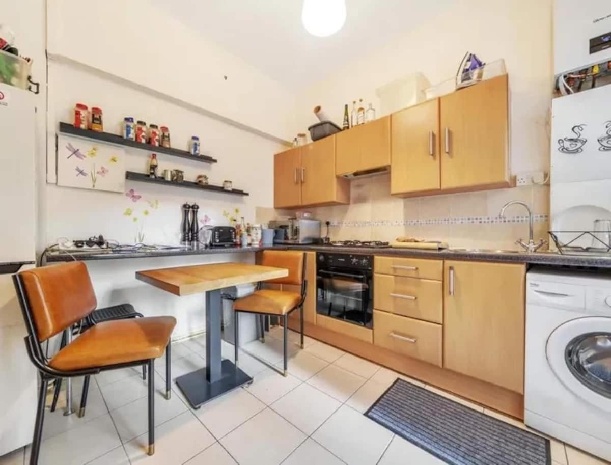 Charming 1-Bedroom Apartment Southfields, London Kültér fotó