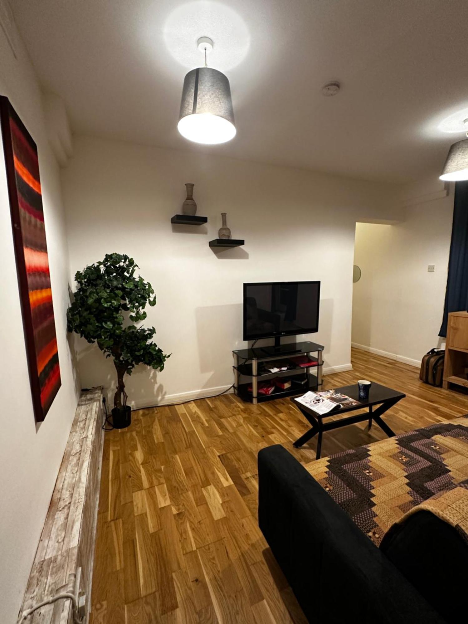 Charming 1-Bedroom Apartment Southfields, London Kültér fotó