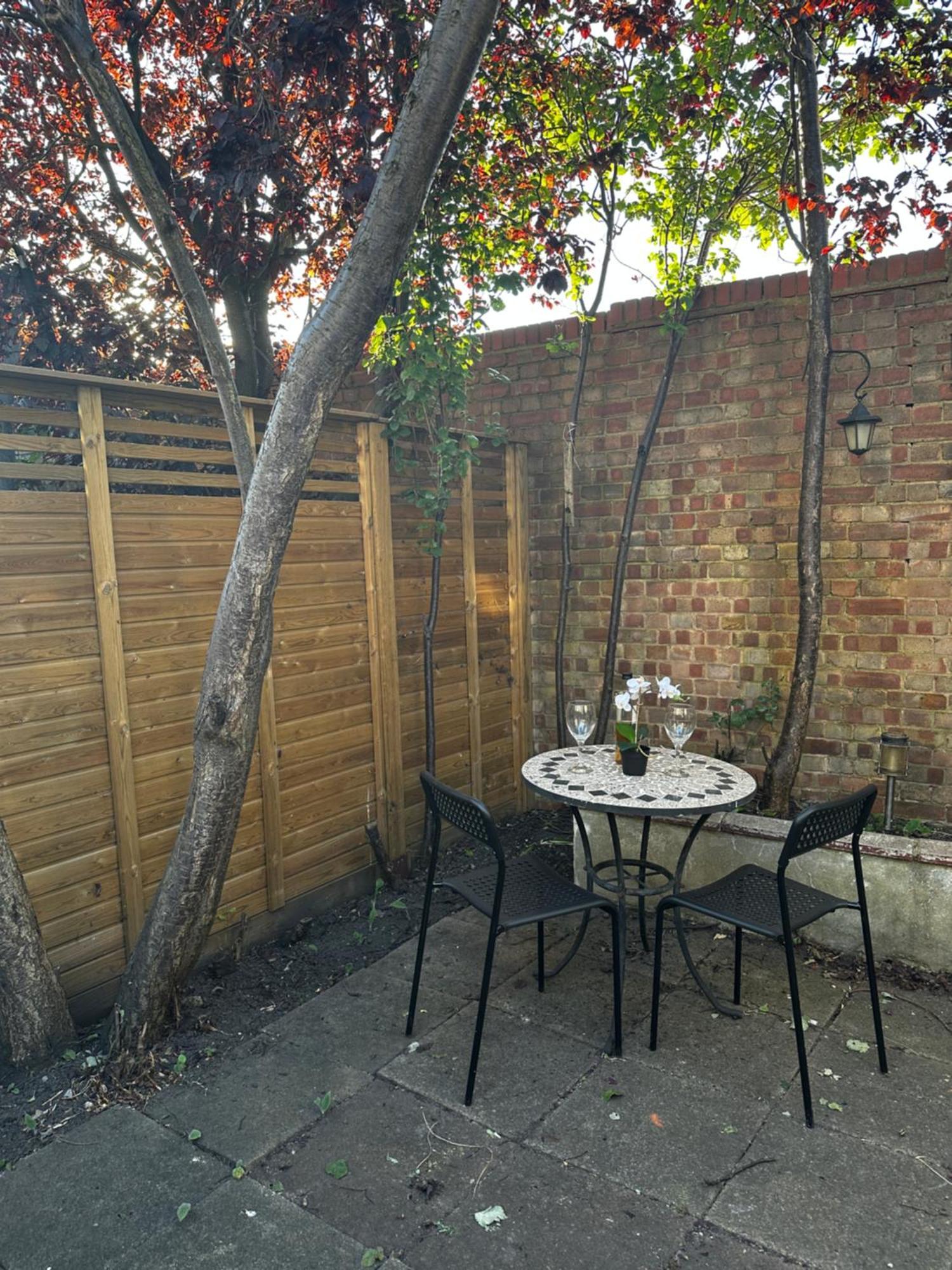 Charming 1-Bedroom Apartment Southfields, London Kültér fotó